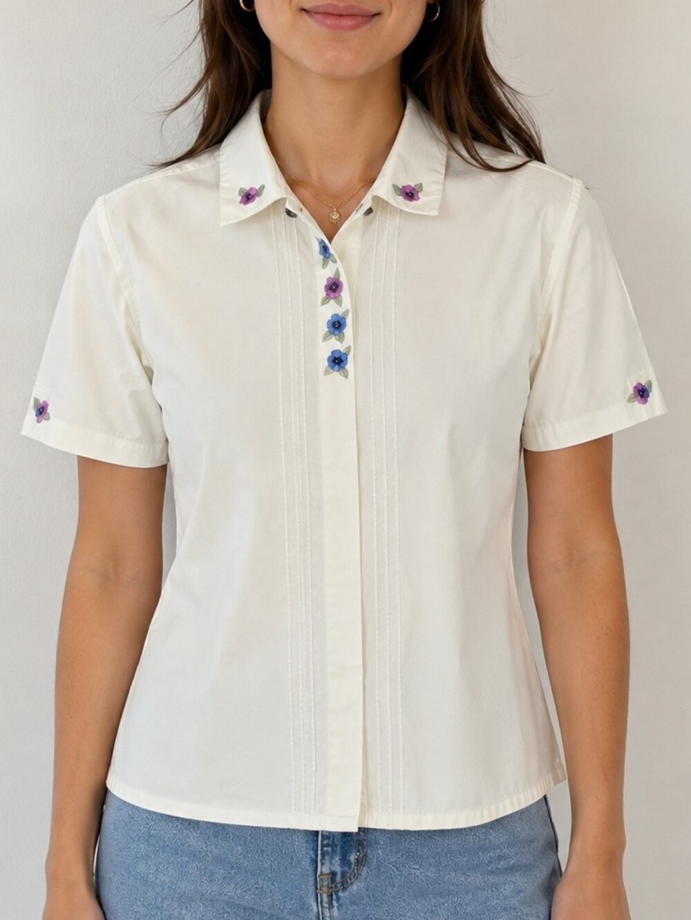 Tabi International Embroidered Floral Short Sleeve Button-Up Blouse | White |